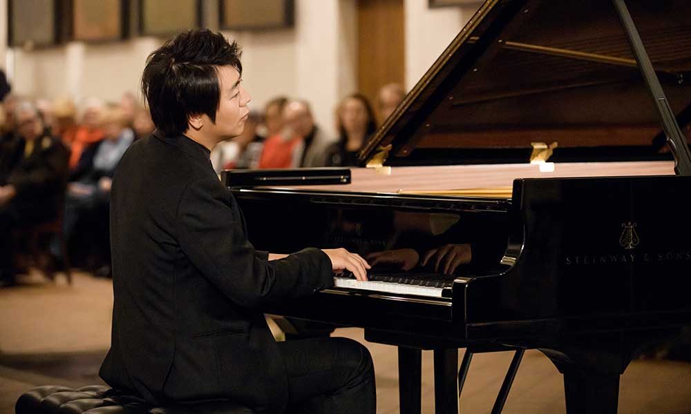 Lang Lang photo at piano