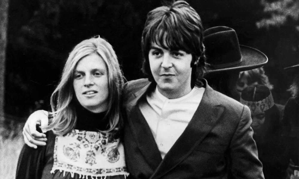 Paul McCartney And His Daughters Celebrate Linda McCartney With