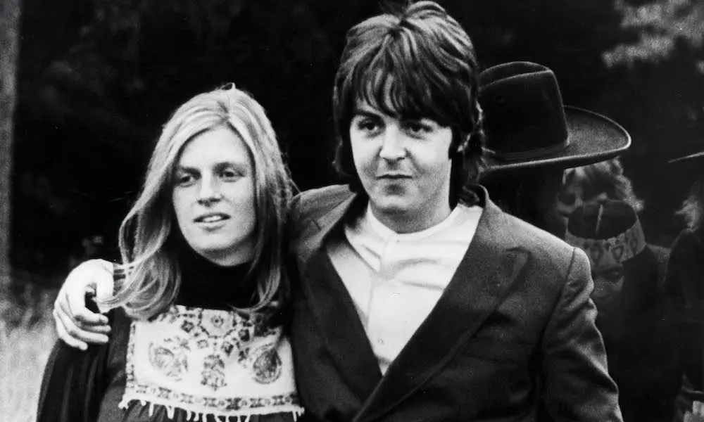 https://www.udiscovermusic.com/wp-content/uploads/2021/03/Linda-McCartney-Paul-McCartney-GettyImages-91139157-1.jpg