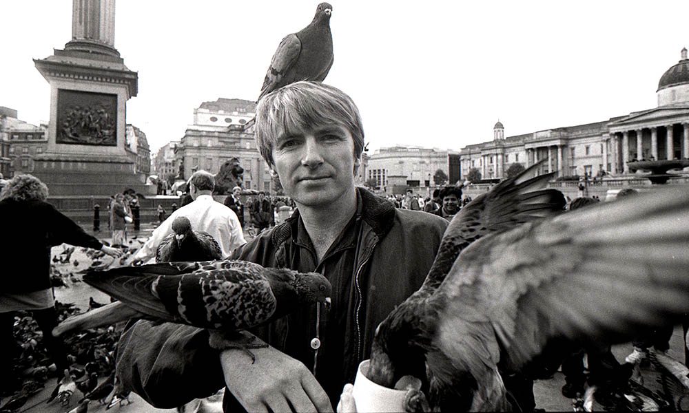 Neil Finn of Crowded House surrounded by birds in Trafalgar Square 1991