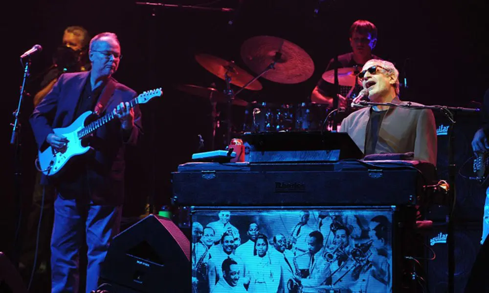 Steely-Dan-Absolutely-Normal-21-Tour