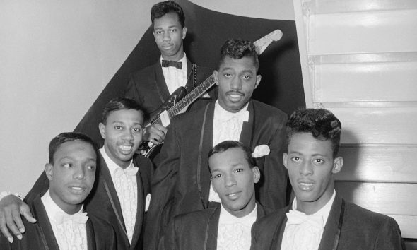 The Temptations, by now with David Ruffin (far right) in the line-up and with music director Cornelius Grant at rear, at the Apollo Theater in 1964. Photo: Don Paulsen/Michael Ochs Archives/Getty Images