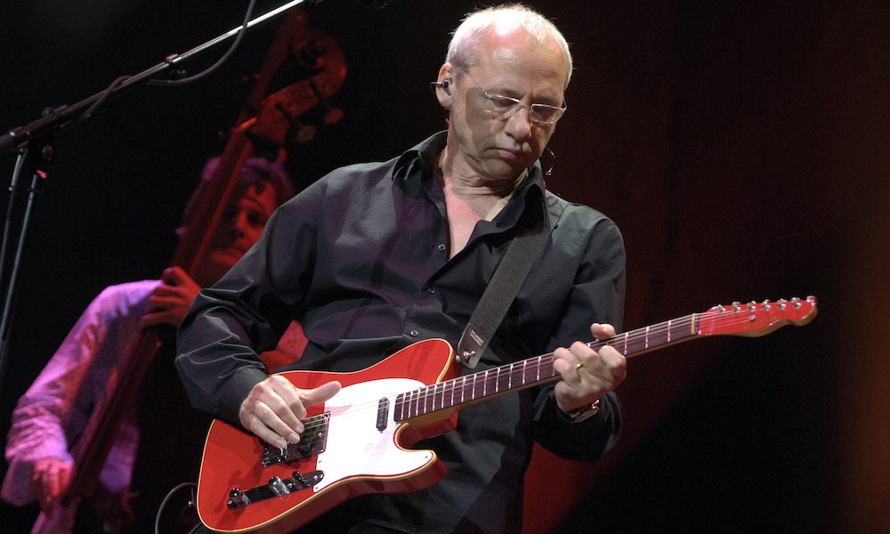 Mark Knopfler 2005 GettyImages 106843554