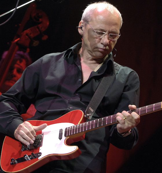 Mark Knopfler 2005 GettyImages 106843554