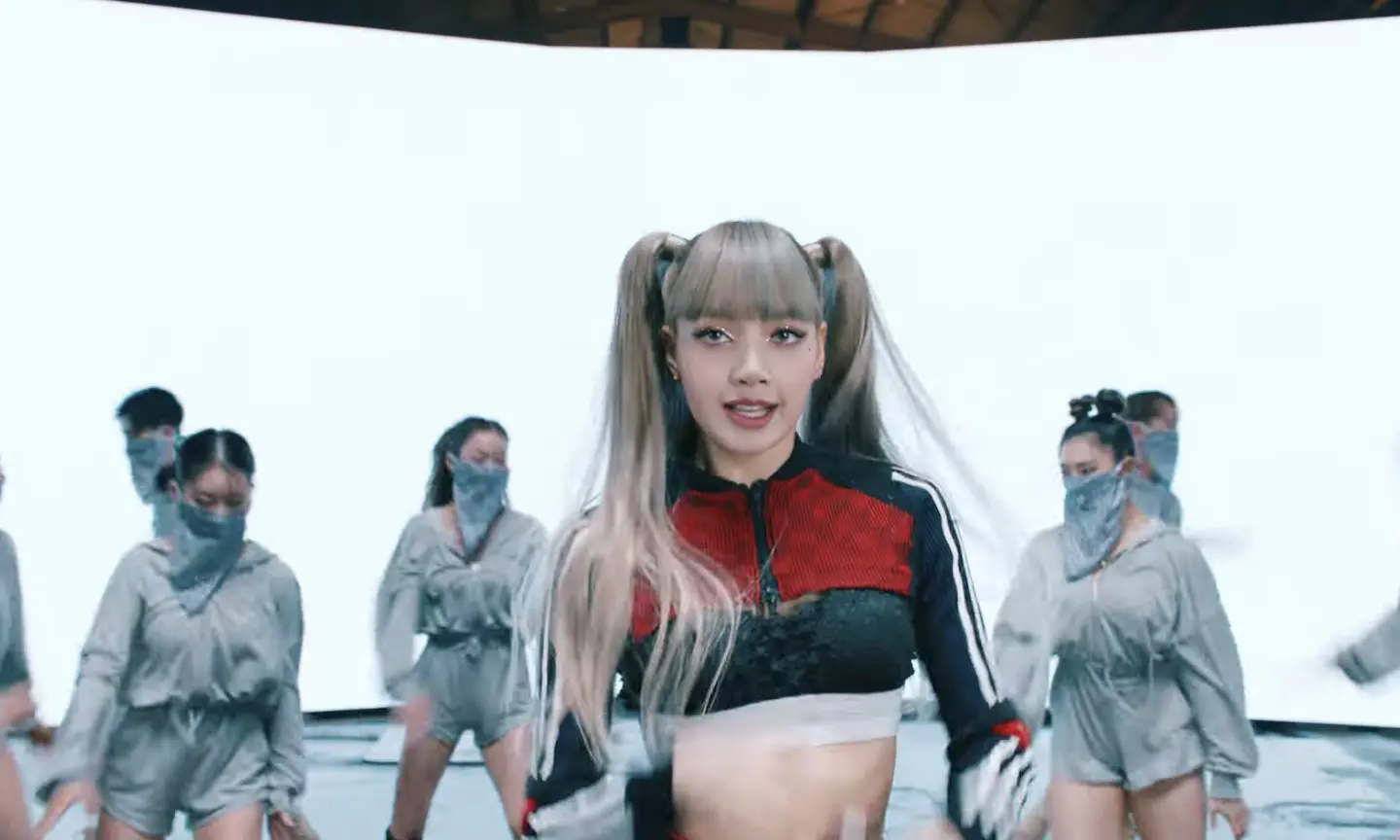 Blackpink S Lisa Shares Solo Performance Video For Money Blackpink S Lisa Shares Solo Performance Video For Money