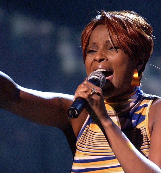 Mary J. Blige rehearsing for the BET Awards, the same year that Family Affair was released