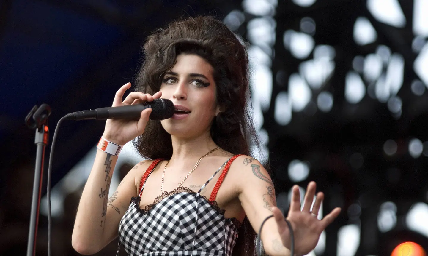 Guitars Used By Amy Winehouse Sell For Over 5 Million At Auction