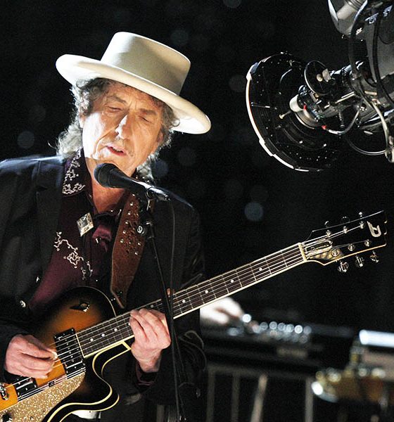 Bob Dylan, dressed in country music cowboy hat