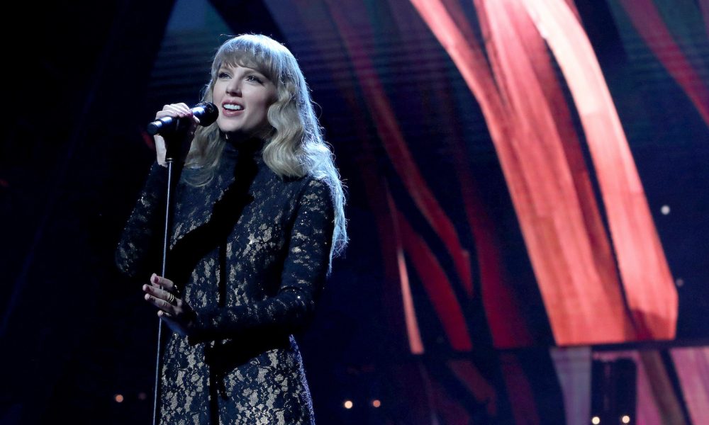 Taylor Swift All Too Well - Photo: Kevin Kane/Getty Images for The Rock and Roll Hall of Fame