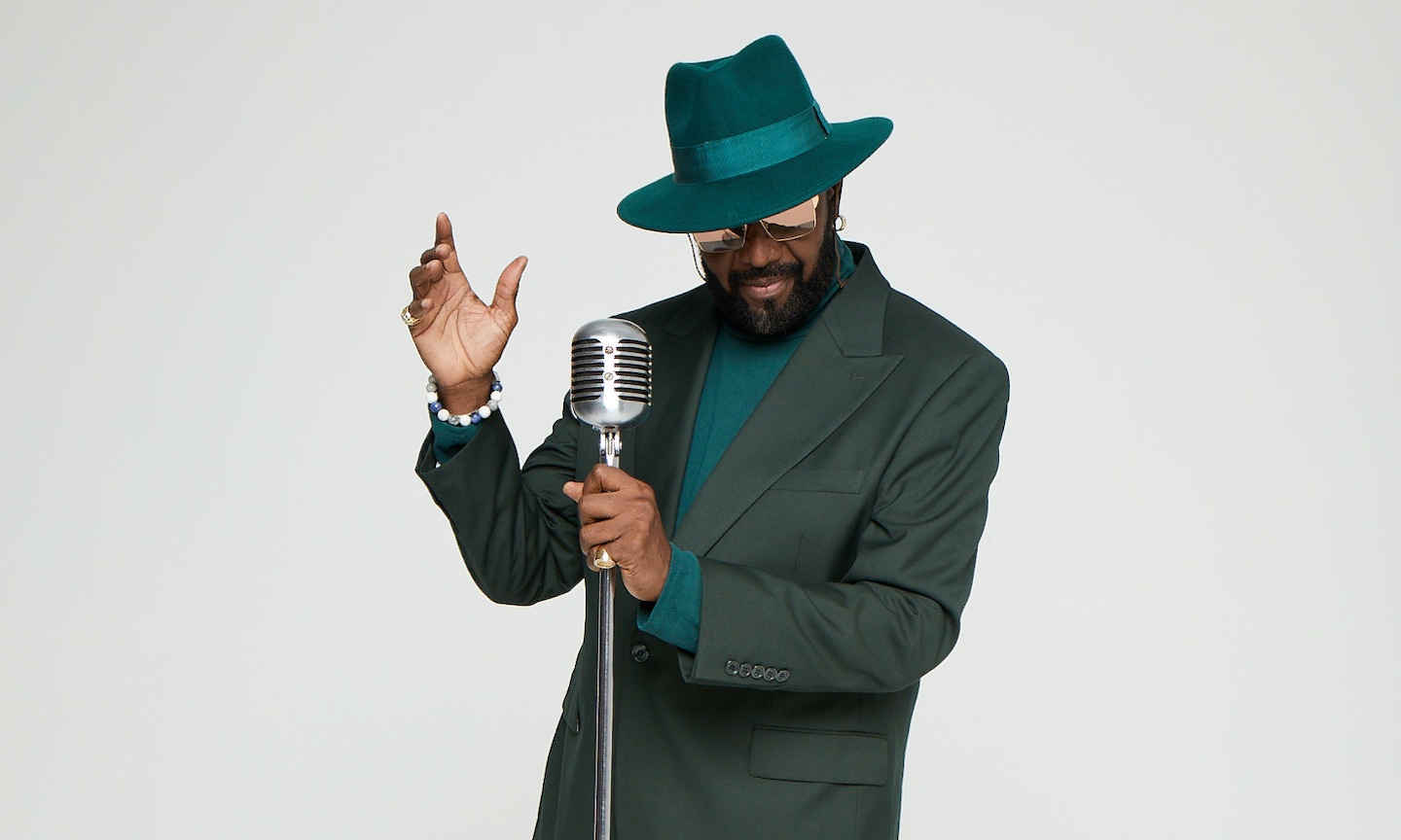 Temptations Co-Founder Otis Williams’ Shows Off His Signature Drip