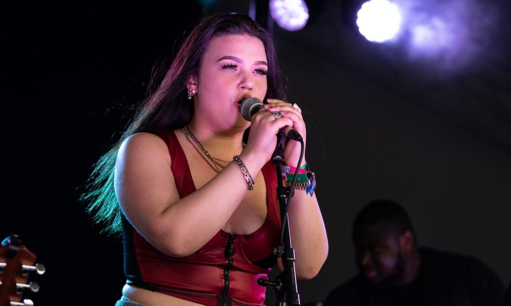 Lola Young Shares Vulnerable New Single ‘So Sorry’ | uDiscover