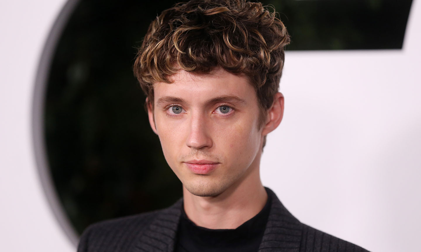 Troye Sivan Releases New Song 'Wait' Featuring Gordi | uDiscover