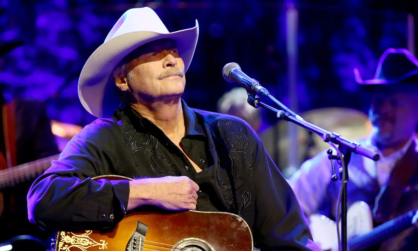 Country Superstar Alan Jackson Announces 2022 Tour