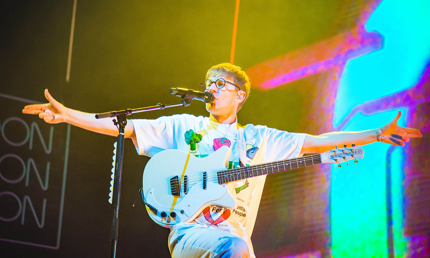 Glass Animals’ ‘Heat Waves’ Hits No.1, Breaks New Record uDiscover