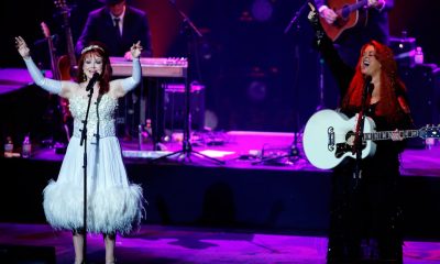 Naomi Judd (left) with Wynonna Judd - Photo: Isaac Brekken/Getty Images