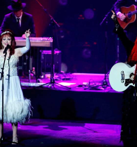 Naomi Judd (left) with Wynonna Judd - Photo: Isaac Brekken/Getty Images