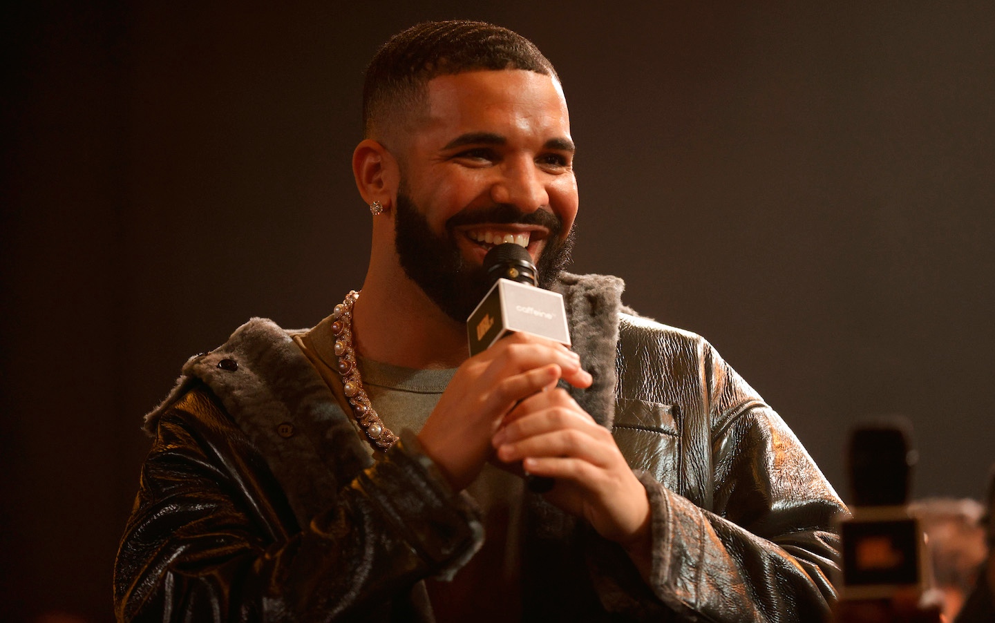 Drake And HAIM Hang Out; Canadian Star Calls Them ‘The Beatles’