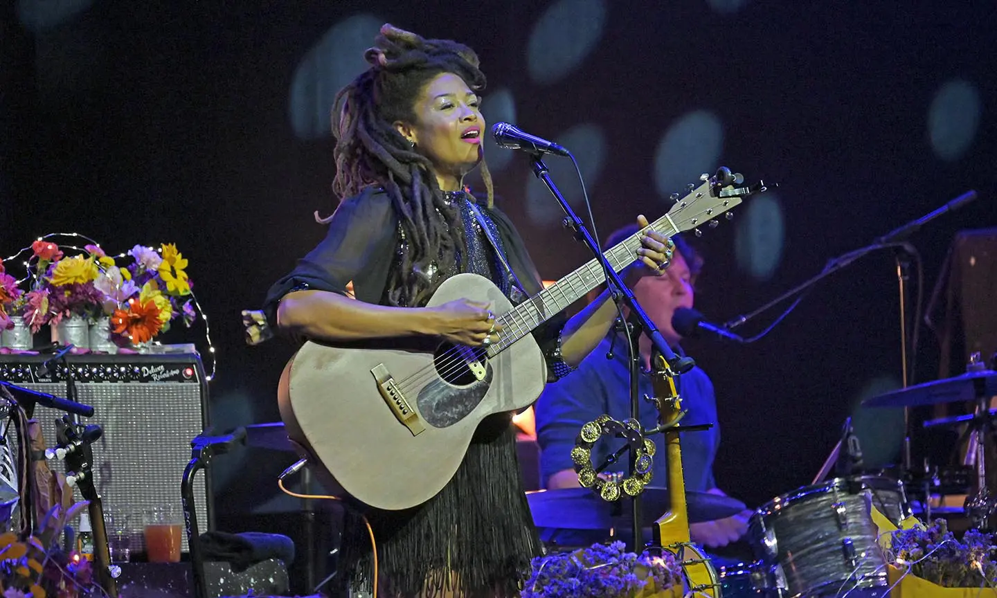 Valerie June Performs Frank Ocean’s ‘Godspeed,’ Announces Covers Album