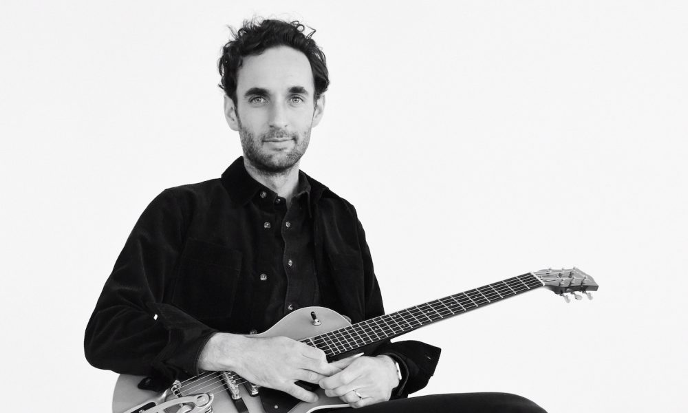 Julian Lage - Photo: Shervin Lainez