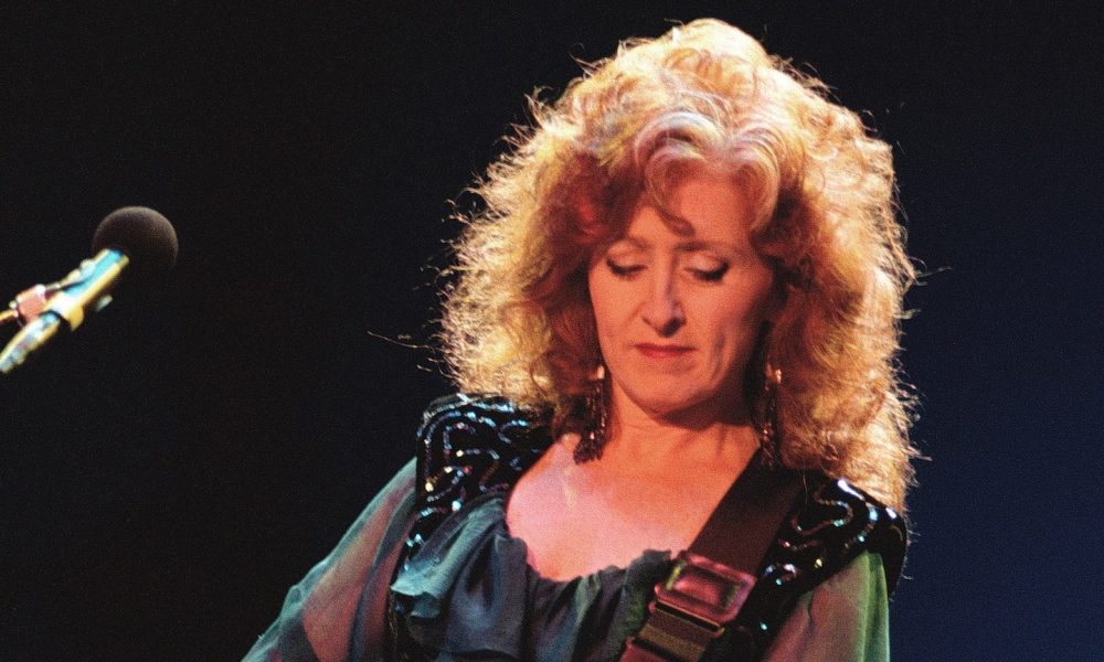 Bonnie Raitt - Photo: Tim Mosenfelder/ImageDirect