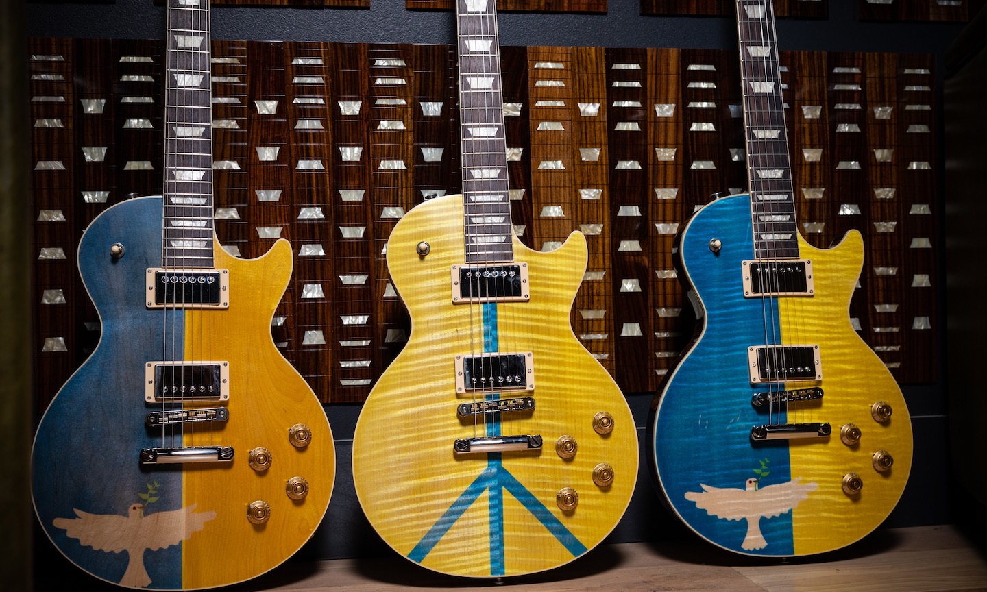 Guitar auction sites best sale