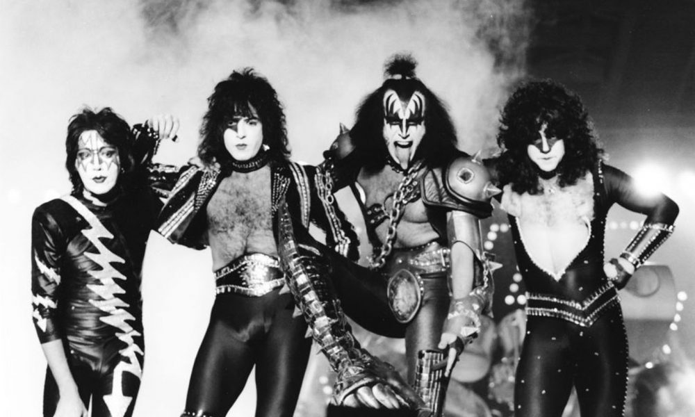 KISS-Love-It-Loud-Live