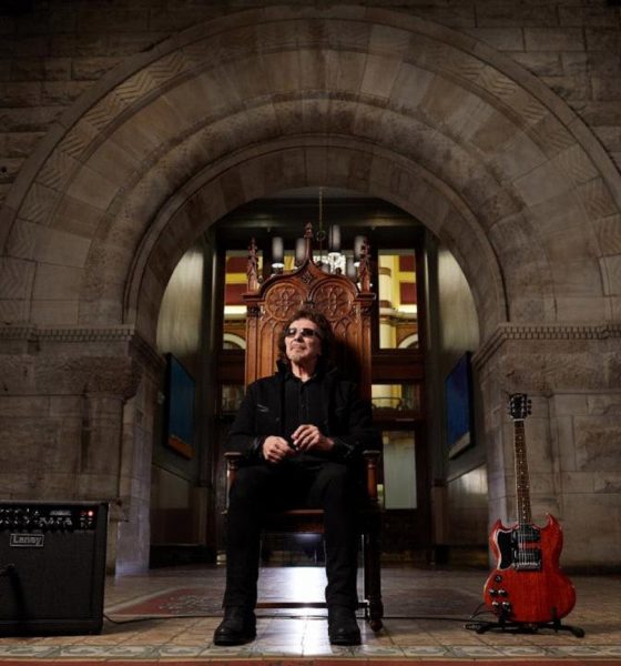 Tony-Iommi-Epiphone-SG-Special-Guitar