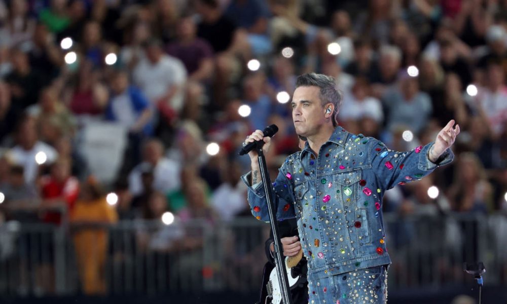 Robbie-Williams-2023-Isle-Of-Wight-Festival