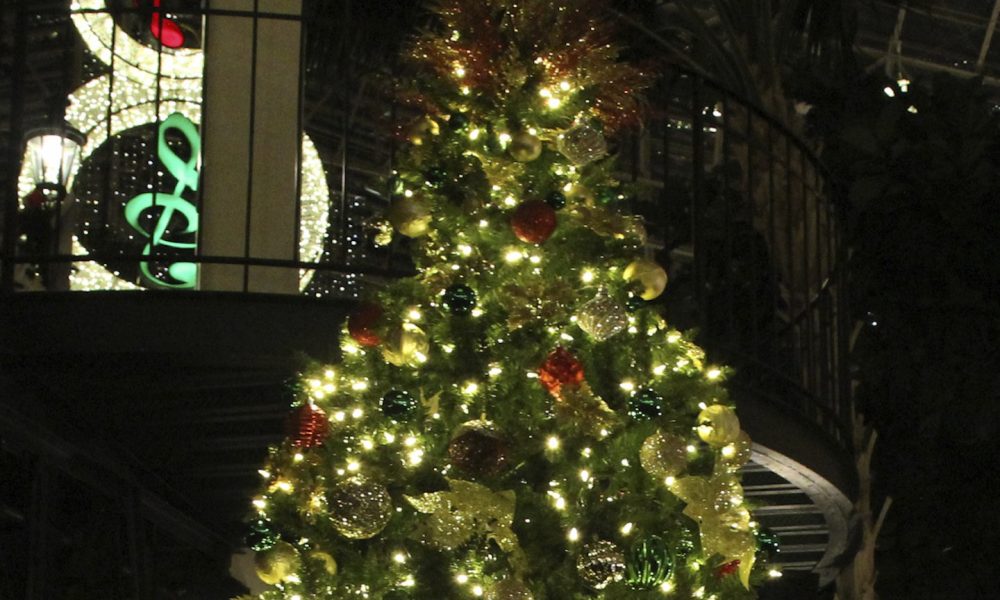 Reba McEntire's 'Ultimate Christmas'-themed tree. Photo: Gaylord Opryland