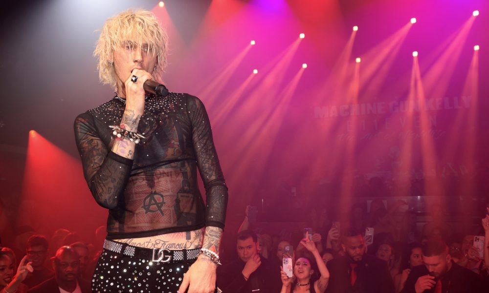 Machine Gun Kelly - Photo: Alexander Tamargo/Getty Images for E11EVEN