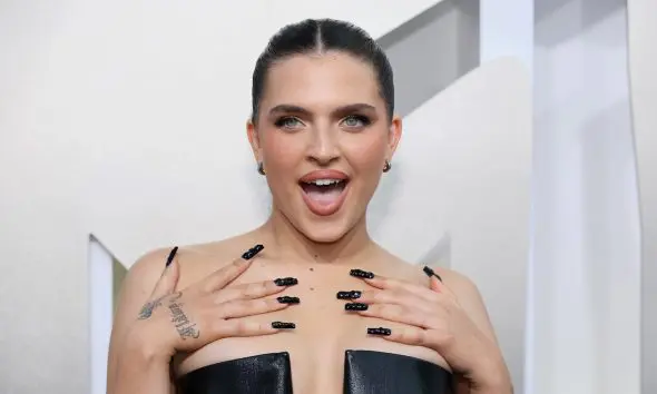 Mae-Muller-Hits-Live-Liverpool