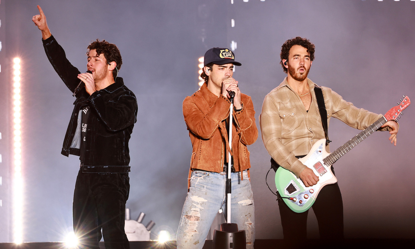 Watch Jonas Brothers Bring ‘Waffle House’ And ‘Walls’ To ‘SNL’