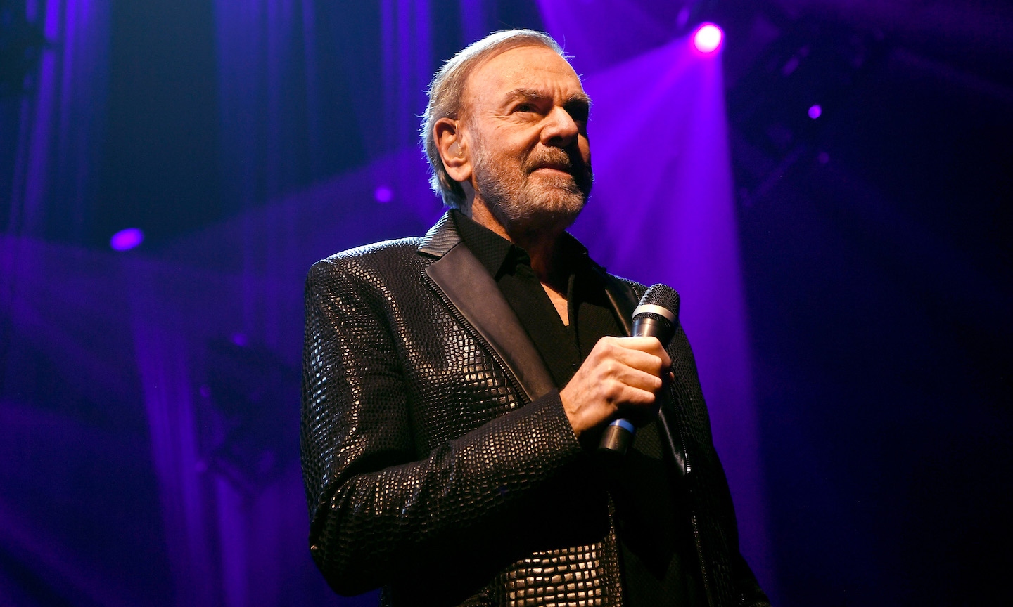 Neil Diamond Discusses Parkinson’s Diagnosis On ‘CBS Sunday Morning’