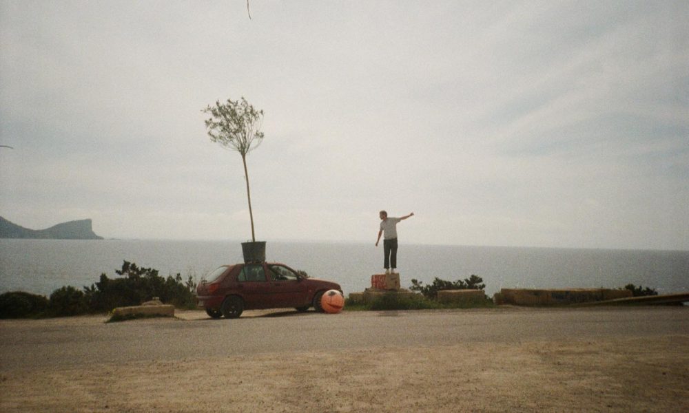 Ben Howard – Photo: Toby Coulson (Courtesy of Island Records)