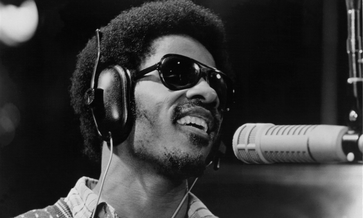 Stevie Wonder's Blonde Hair: How He Maintains His Signature Style - wide 5