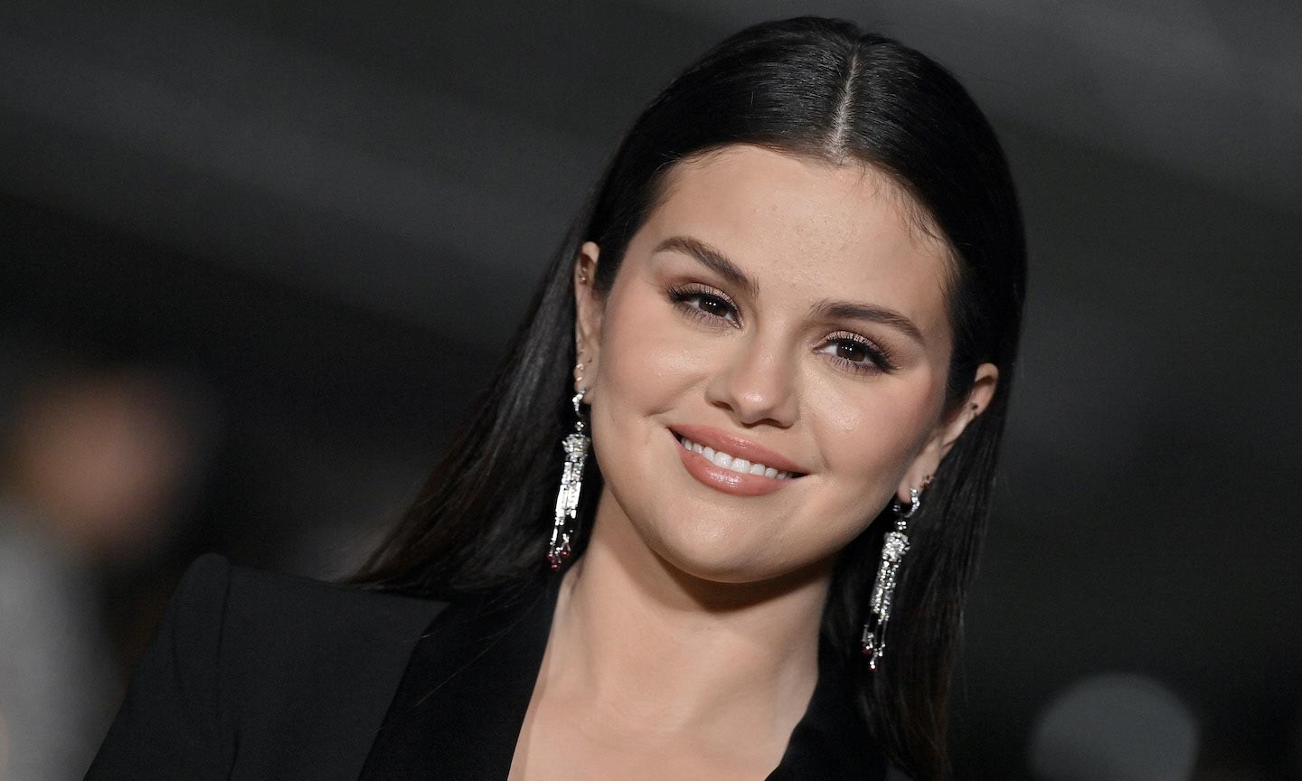 Selena Gomez Channels Sex and the City Character To Tease Single Soon photo