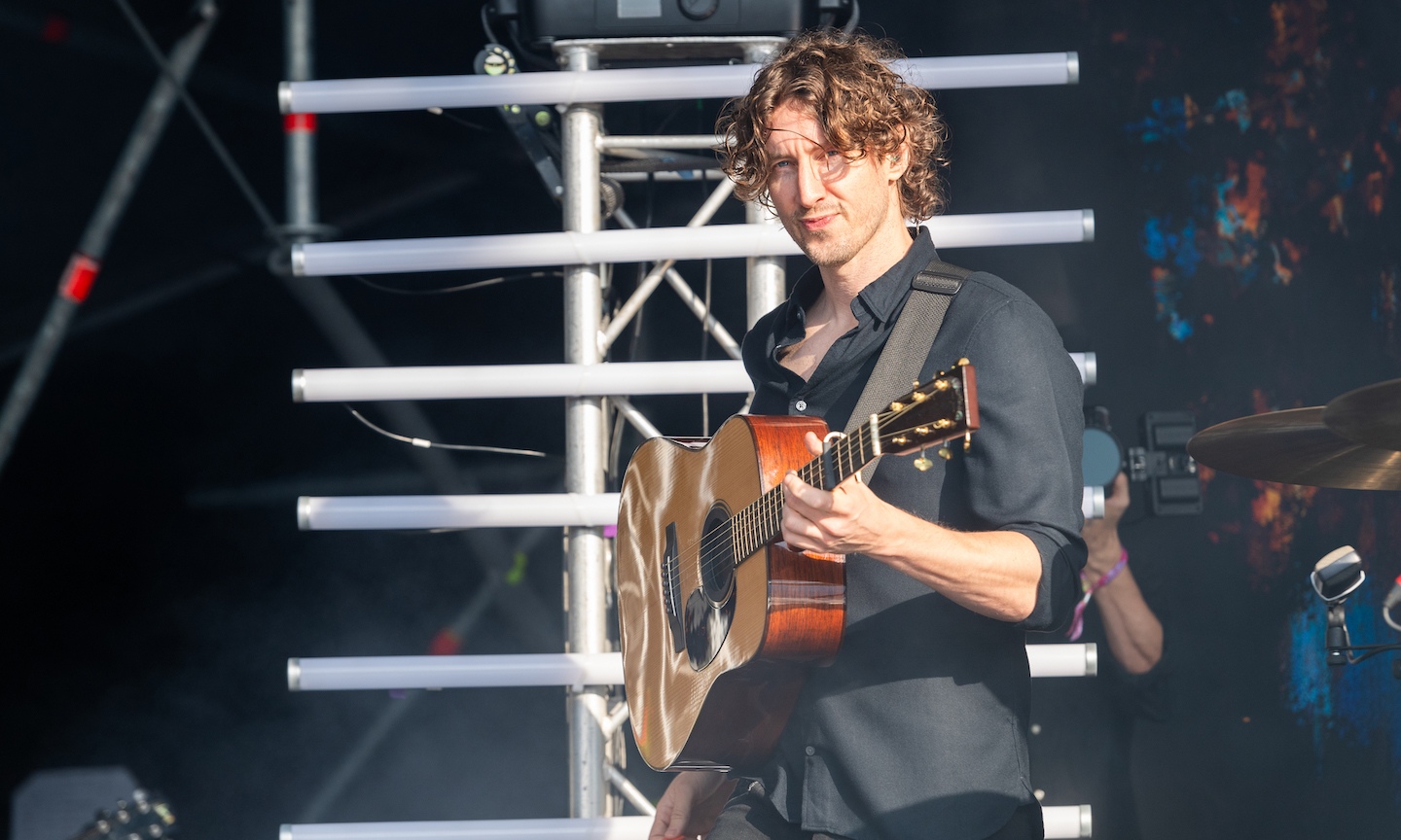 Dean Lewis Shares New Single ‘Trust Me Mate’