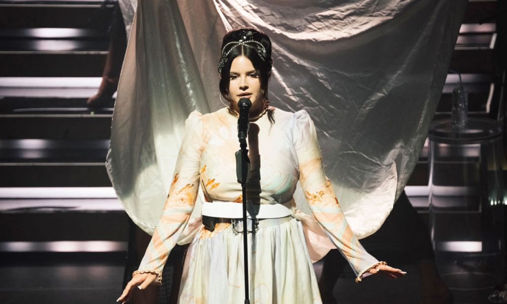 Lana-Del-Rey-Stadium-Headline-Show