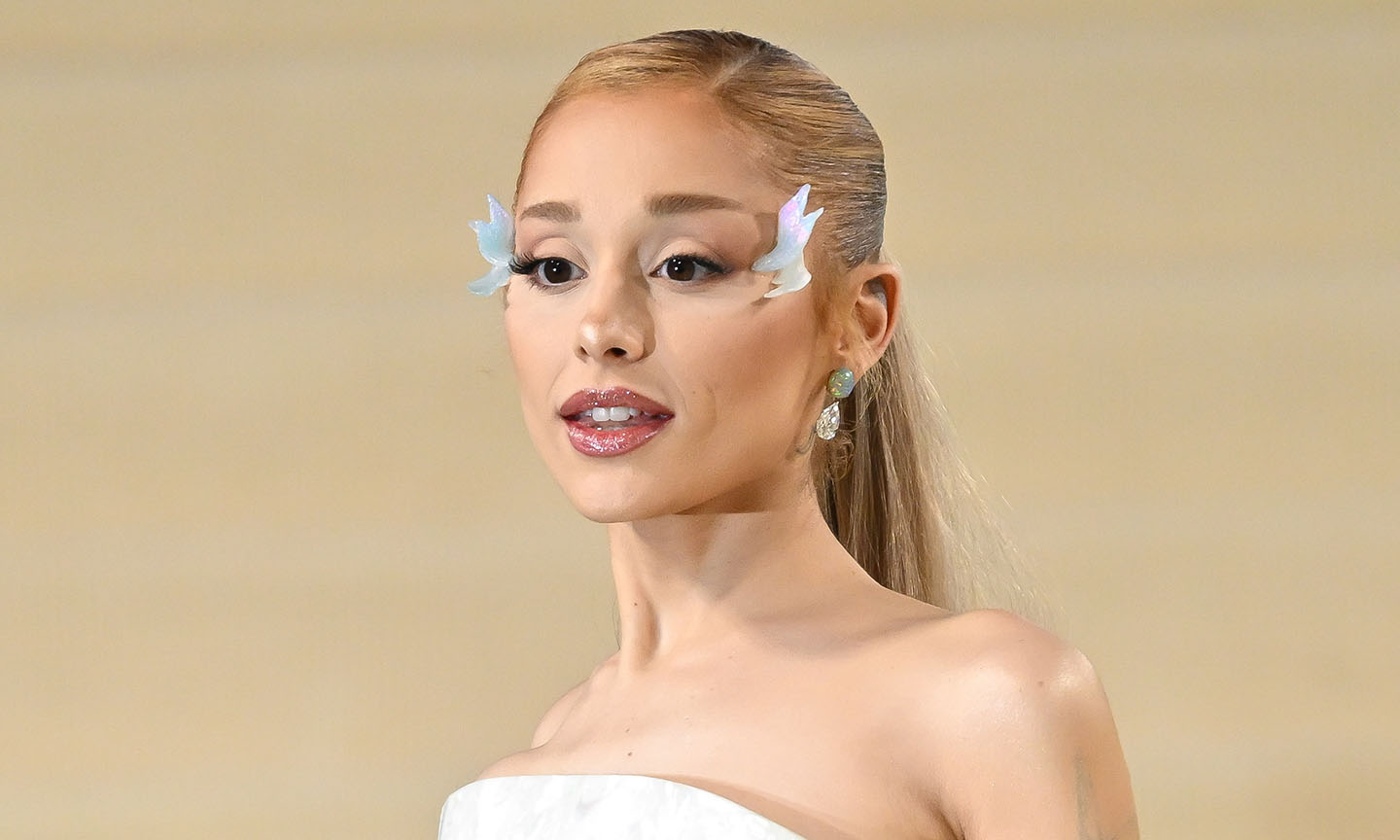 ariana-grande-13.jpg