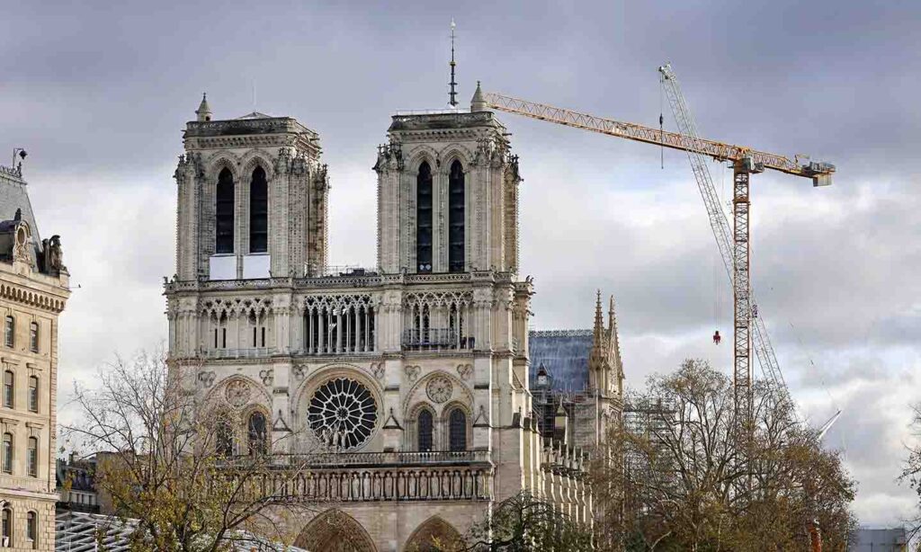 NotreDame de Paris Sets AllStar Reopening Concert