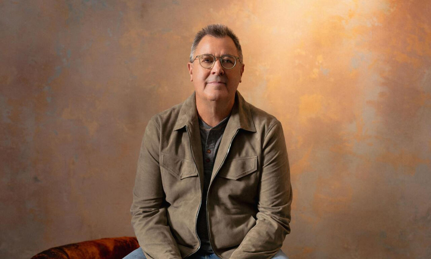 Vince Gill To Receive 2025 CMA Lifetime Achievement Award